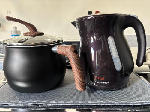 Tetera y cafetera en SakuraPiso