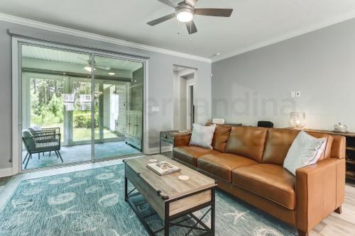 Χώρος καθιστικού στο 632 Palmetto Place - Wildlight home