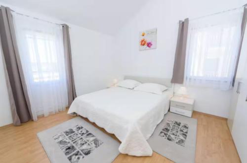 2min walk to the beach , Large SeaView terraces 2 Apts, BBQ, parking