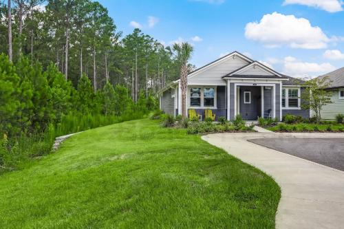 Κήπος έξω από το 632 Palmetto Place - Wildlight home