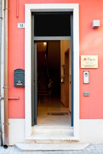 a doorway to a building with a red wall at Casa Citella in Bussolengo