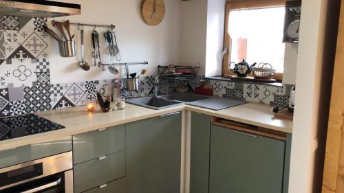 Η κουζίνα ή μικρή κουζίνα στο Gîte chalet paisible déconnexion totale