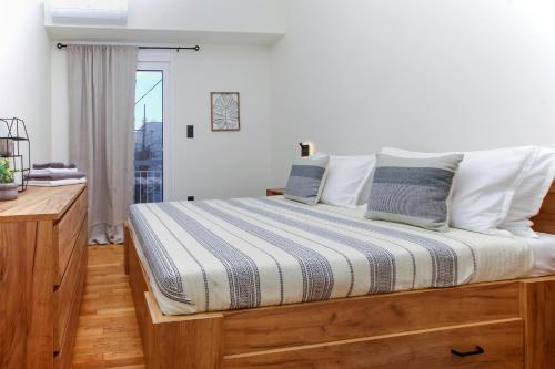 Defner Tzo's Modern Apartment