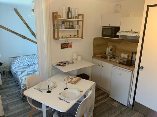 Dapur atau dapur kecil di Grizzli rouge - pied des pistes avec parking