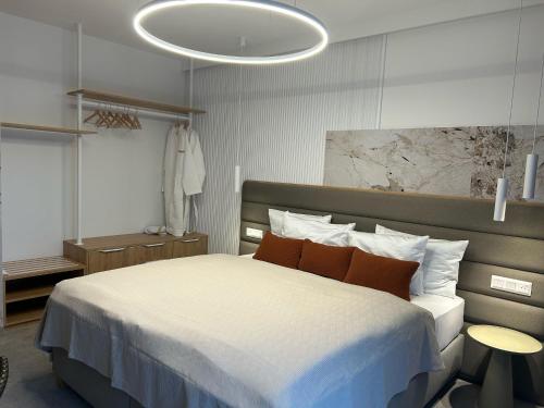 Postel nebo postele na pokoji v ubytování Hotel Dolphin - Adult friendly