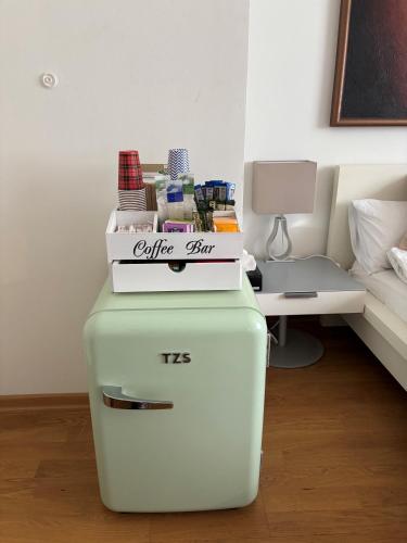 a container with two boxes on top of it in a room at Willkommen in München nahe Zentrum und Oktoberfest in Munich