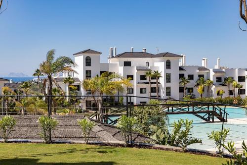 Chic Penthouse with Scenic Views at Estepona Hills!