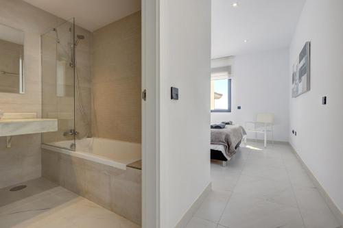 Chic Penthouse with Scenic Views at Estepona Hills!