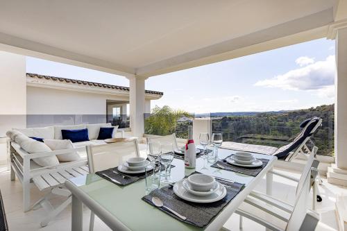 Chic Penthouse with Scenic Views at Estepona Hills!