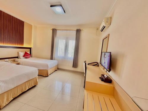 Postel nebo postele na pokoji v ubytování Hotel Cepu Indah 1