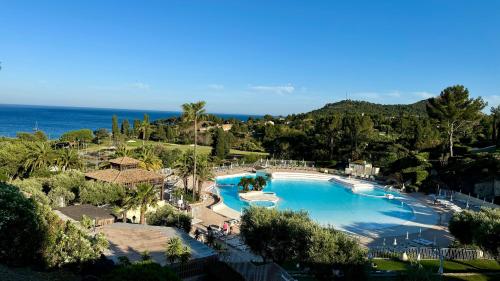 CAP ESTEREL Allée des Fleurs - Appartement CLIMATISE 5 personnes vue mer