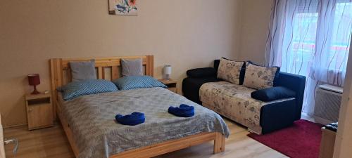 Кровать или кровати в номере Centrum apartman