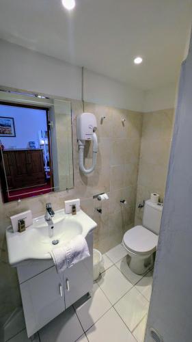 a bathroom with a sink and a toilet at Le Bataclan in Auron