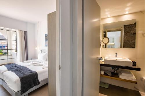 Postel nebo postele na pokoji v ubytování ALOS SUITES ex-Possirama Bay aparts