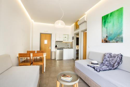Kuchyň nebo kuchyňský kout v ubytování ALOS SUITES ex-Possirama Bay aparts