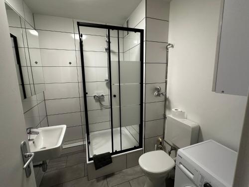 a bathroom with a shower and a toilet and a sink at Apartment Osnabrück Haste in Osnabrück