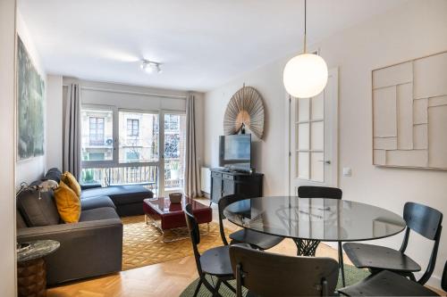 Spacious and elegant oasis in the best location, Eixample Barcelona