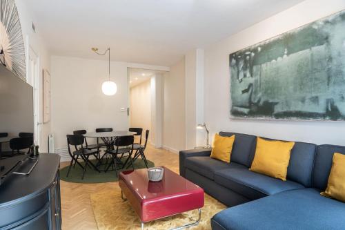 Spacious and elegant oasis in the best location, Eixample Barcelona