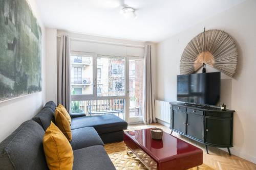 Spacious and elegant oasis in the best location, Eixample Barcelona