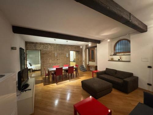 New! Renovated Apt in Ancient Rome
