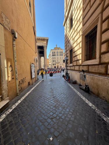 New! Renovated Apt in Ancient Rome