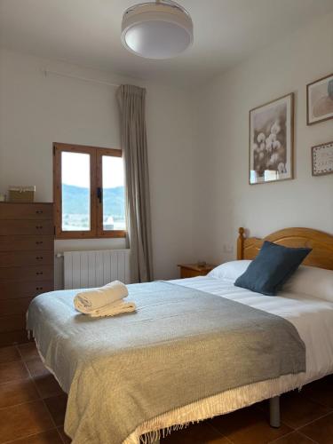 a bedroom with a bed with two towels on it at Casa Gregal CR Los Cuatro Vientos in Moratalla