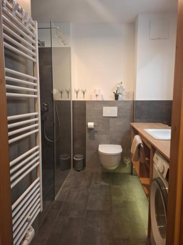 Et badeværelse på Deluxe Alpenkrone Schladming