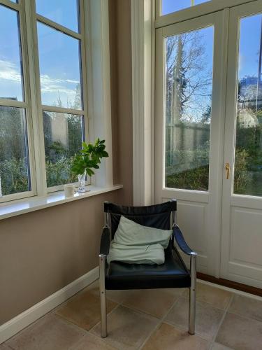 Gallery image of Classic 260 m2 villa near lake in Holte