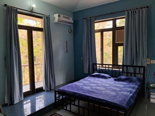 Postel nebo postele na pokoji v ubytování Shravansarri Homestay