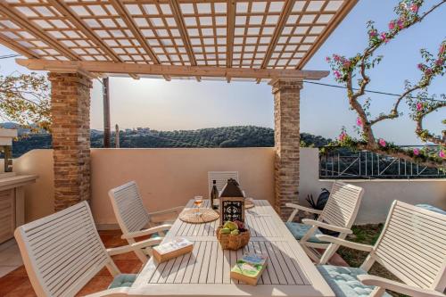 Μπαλκόνι ή βεράντα στο Villa Trouli by Vintage Travel