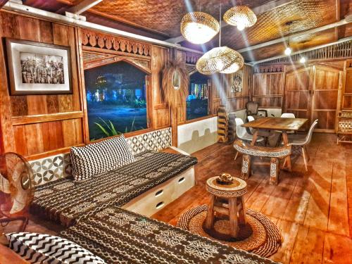 a living room with a couch and a table at Villa Tua, Beach Pool & Spa in Letman