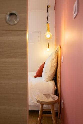 a small room with a bed and a table at Bel appartement neuf en plein centre in Brantôme