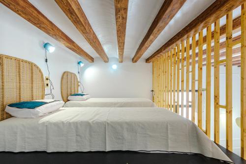 Spacious and luxurious mezzanine apartment in historic center