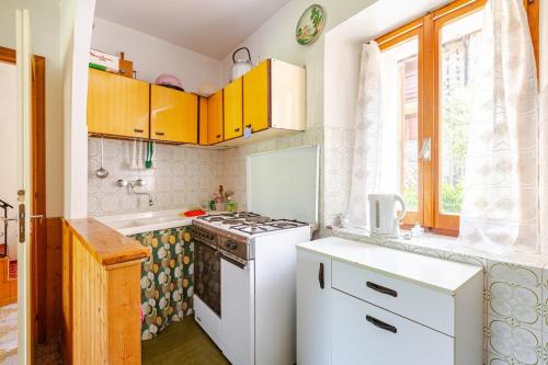 Dapur atau dapur kecil di A small house in a fairytale village