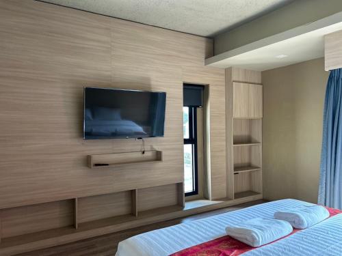 TV a/nebo společenská místnost v ubytování Loft2s Chiang Mai