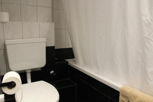 Bilik mandi di Burghotel - Das Original
