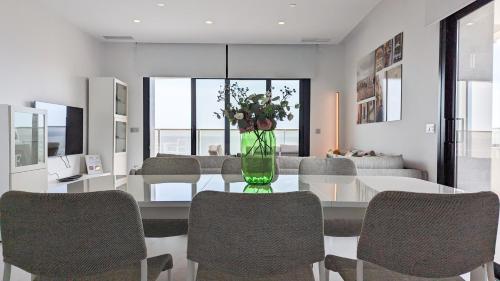 SUNSET CLIFFS dream apartment