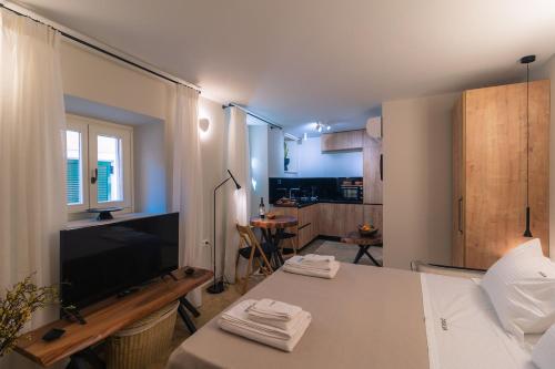 Studio Medusa Venetian Studio in Corfu Old Town