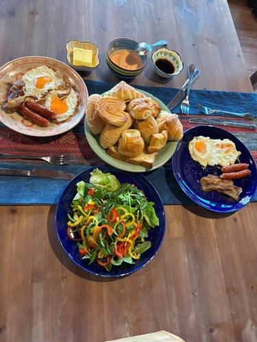 Đồ ăn tại/gần chỗ nghỉ nhà dân