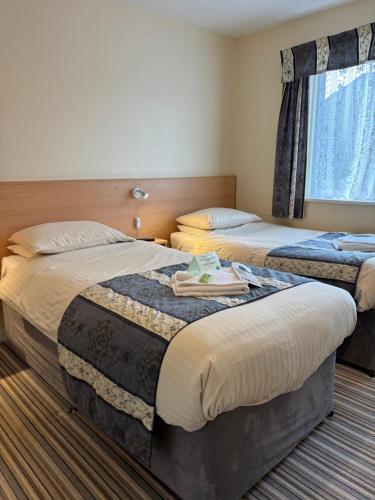 Postel nebo postele na pokoji v ubytování Laguna Hotel