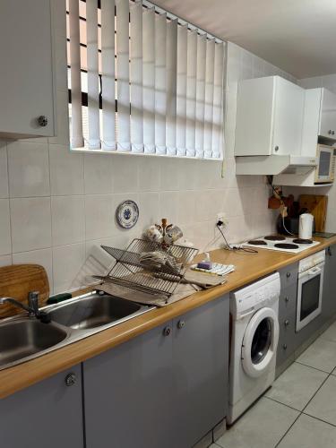 Amazibu 302 Amanzimtotiにあるキッチンまたは簡易キッチン