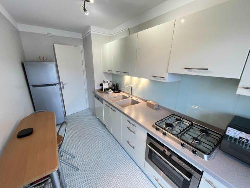 B052-Bel appartement spacieux grand balcon et garage