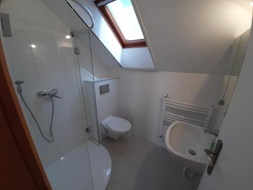 Kúpeľňa v ubytovaní Madách Apartman