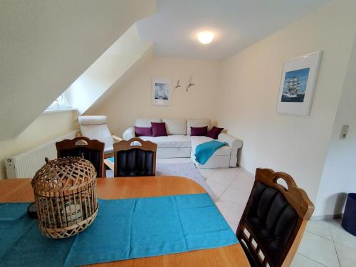 Posezení v ubytování Ferienwohnungen im Haus Boddenruh