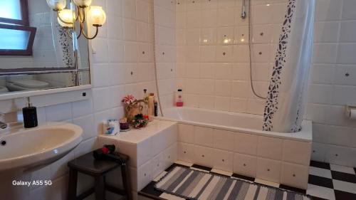 a bathroom with a sink and a bath tub next to a sink at Bed and Breakfast La Reale in Stintino