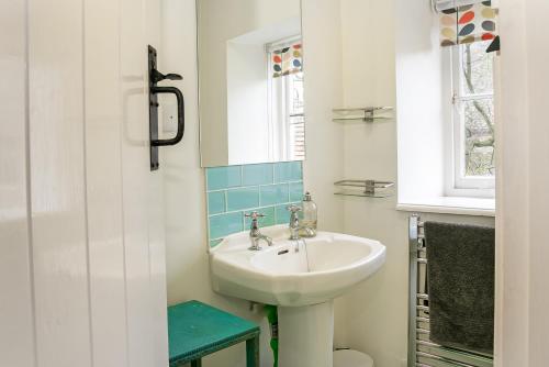 Et badeværelse på Cherry Tree Cottage - 3 Bed Countryside Retreat!