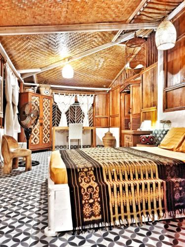 a bedroom with a large bed in a room at Villa Tua, Beach Pool & Spa in Letman