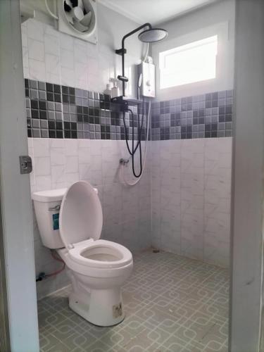 a bathroom with a toilet and a shower at Tanakorn House in Thong Nai Pan Yai