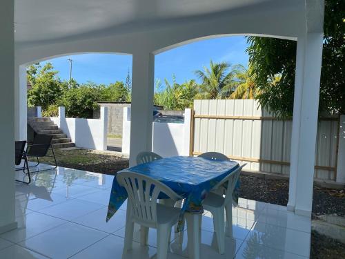 En terrasse eller udendørsområde på Villa Marracuja Souffleur Beach