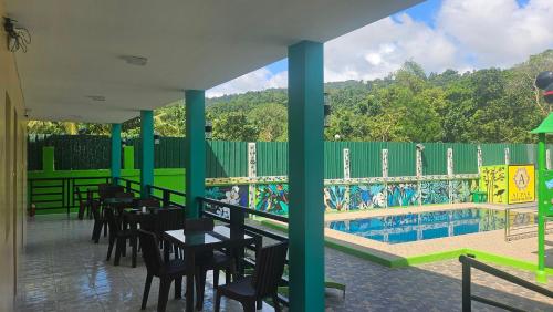 Bazén v ubytování Alpas mountain pool resort nebo v jeho okolí